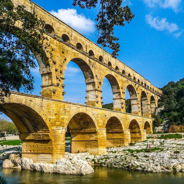 Nimes et le pont du Gard